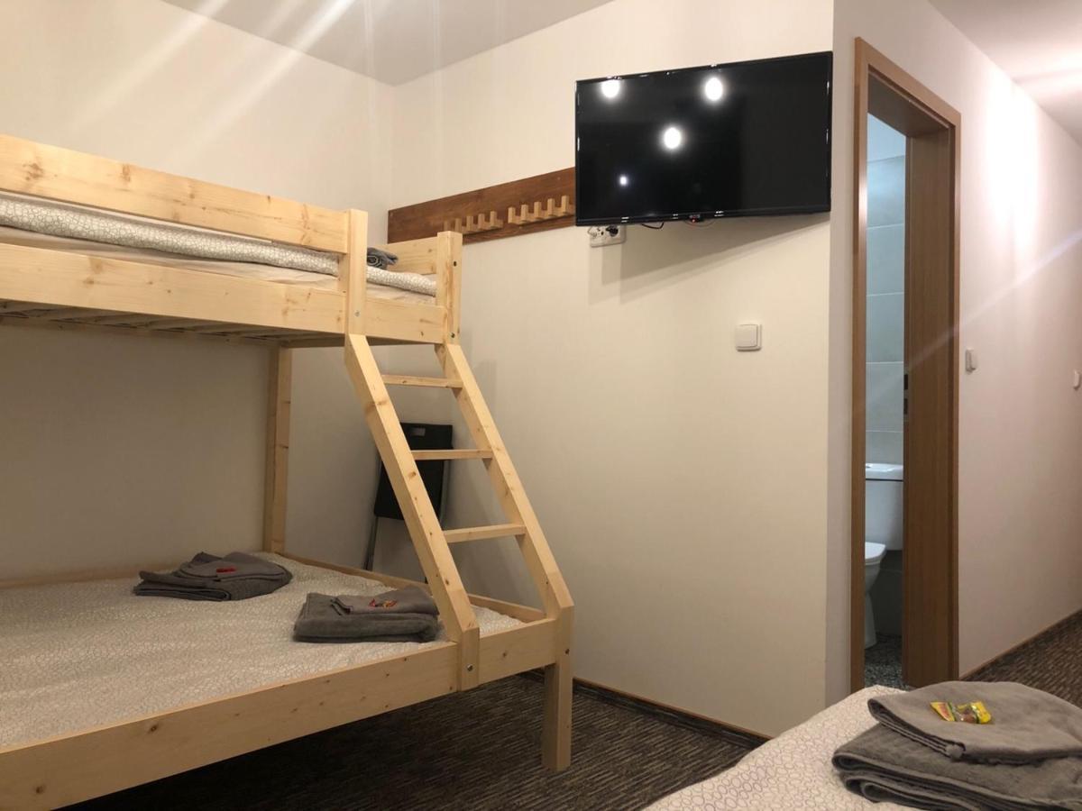 Готель Wolf House Klinovec Лоучна-под-Кліновцем Екстер'єр фото